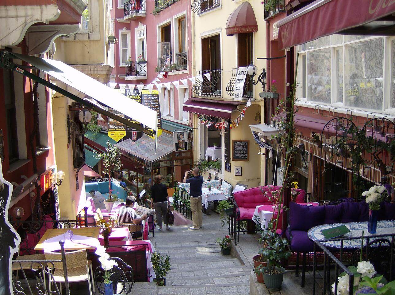 الشارع الفرنسي في اسطنبول - السياحة في تركيا