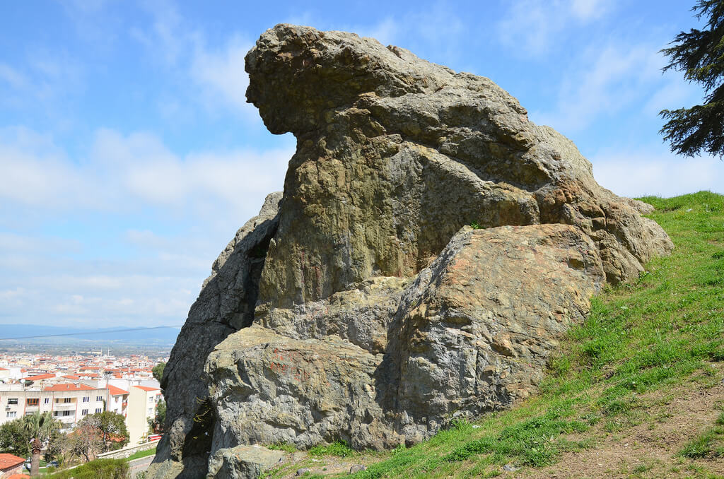 الصخرة الباكية مانيسا