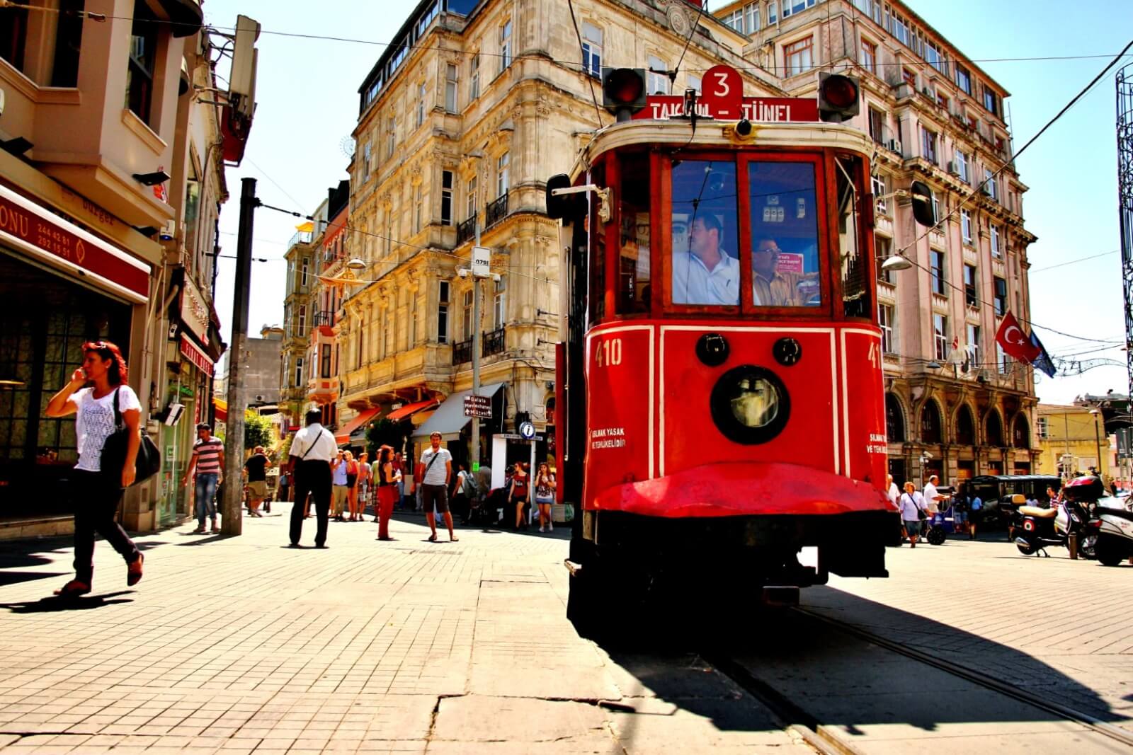 شارع الاستقلال في اسطنبول