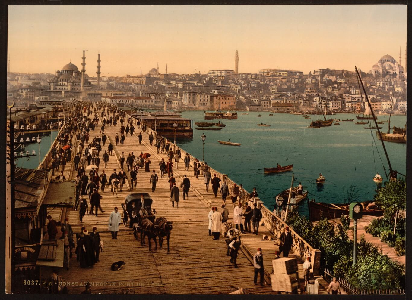 جسر جالاتا في اسطنبول 